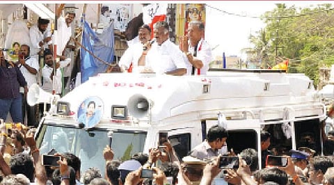 ஆம்பூரில் பேசிய துணை முதல்வர் ஓ.பன்னீர்செல்வம்.