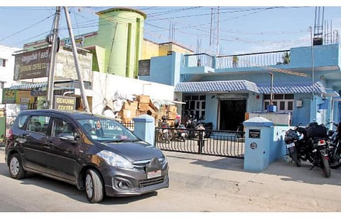 வருமானவரி சோதனை நடத்தப்பட்ட வங்கியின் பணம் இருப்புக் கிடங்கு.