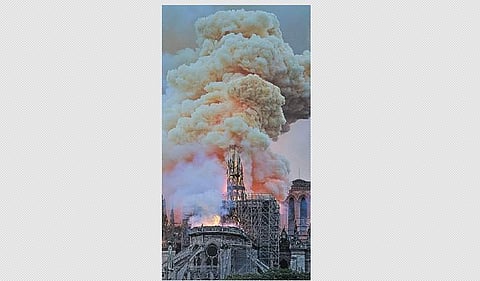 850 ஆண்டு பழைமை வாய்ந்த பிரான்ஸ் தேவாலயத்தில் தீ!