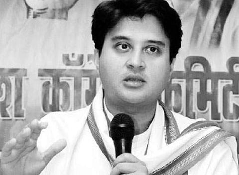 பாகிஸ்தான் பற்றி பேசுவதை மோடி நிறுத்த வேண்டும்: ஜோதிராதித்ய சிந்தியா