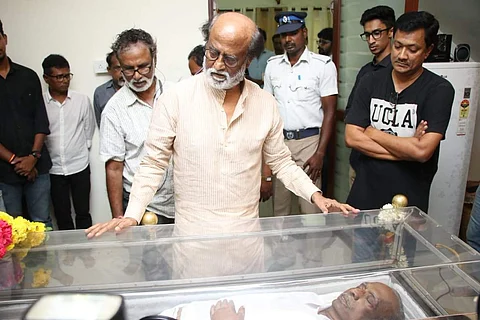 சமுதாயம், அரசியல், சினிமா மீது அவருக்கு நிறைய அதிருப்தி, கோபம் இருந்தன: மகேந்திரனுக்கு இறுதி அஞ்சலி செலுத்திய ரஜினி!