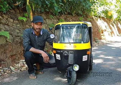 ‘நர்ஸ் தான் ஆனா மெக்கானிக் வேலையும் தெரியும்’: தன் குழந்தைகளுக்காக மினி ஆட்டோ தயாரித்த ஒரு மனிதனின் கதை!