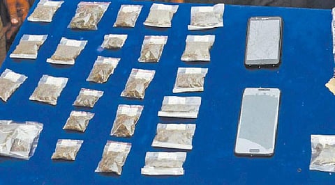 சொகுசு கார்களில் கடத்தப்படும் போதைப் பாக்கு?