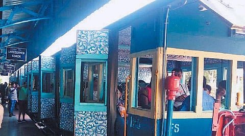 உதகையிலிருந்து கேத்தி வரை சனிக்கிழமை இயக்கப்பட்ட சிறப்பு மலை ரயில்.