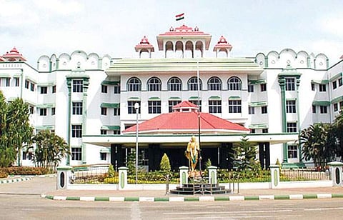 இடஒதுக்கீட்டைப் பின்பற்றாமல் உதவிப் பொறியாளர் தேர்வு: மின்சார வாரியத் தலைமைப் பொறியாளர் பதிலளிக்க உத்தரவு