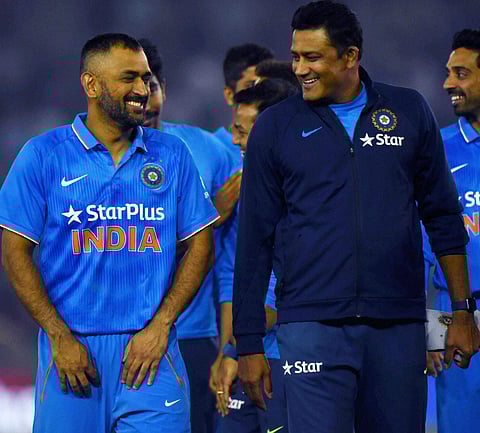 கும்ப்ளே சொன்னதைத்தான் தோனியும் சொன்னார்.. ஆனால் ரிசல்ட் என்ன தெரியுமா?