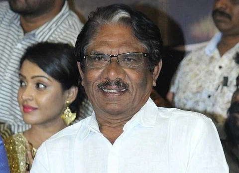தயாரிப்பாளர்கள் - விநியோகஸ்தர்கள் வர்க்கம் அடியோடு அழிந்து போகும்: திரையரங்கு உரிமையாளர்களின் முடிவுக்கு பாரதிராஜா எதிர்ப்பு!