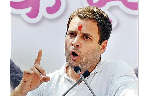 56 இன்ச் 'பாக்ஸர்' மோடியின் 'பஞ்ச்' ஊழலை விடுத்து அத்வானியின் மீது தான் விழுந்தது: ராகுல் கிண்டல்