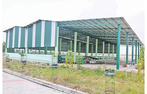 பராமரிக்கப்படாத நிலையில் உள்ள பசுமை உரக்குடில் மையம்.