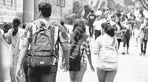 தேசிய ரேங்கிங் வாங்கிய பின்னர் ஆள்குறைப்பு செய்யும் பொறியியல் கல்லூரிகள்: புகார் அளித்தால் நடவடிக்கை; ஏஐசிடிஇ தகவல்