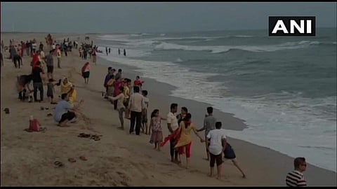 குஜராத்தில் நாளை கரையைக் கடக்கிறது வாயு புயல்: சுற்றுலாப் பயணிகளுக்கு எச்சரிக்கை!