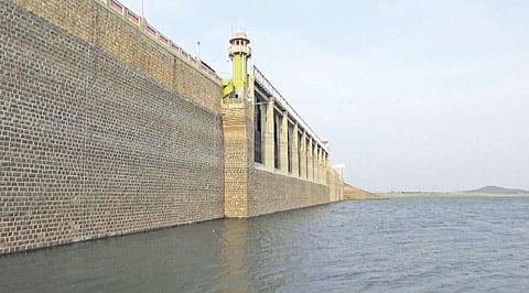 பவானிசாகர் அணையின் நீர்த் தேக்கப் பகுதி.