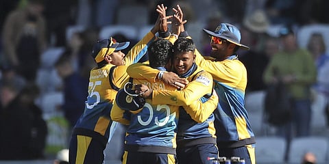 இங்கிலாந்து அணியை வீழ்த்தி உலகக் கோப்பைப் போட்டியை சுவாரசியமாக்கியுள்ள இலங்கை அணி: ஹைலைட்ஸ் விடியோ!