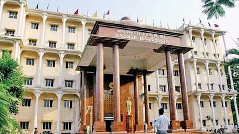 மருத்துவ பல்கலை. பாடத்திட்ட குழுவை மாற்ற நடவடிக்கை