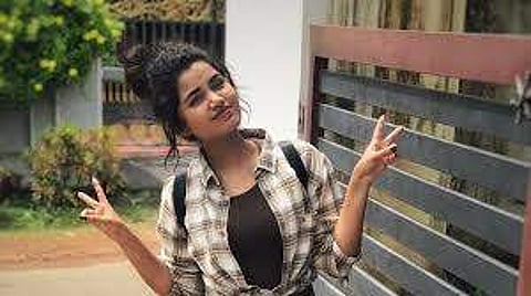 நடிகை அனுபமா பரமேஸ்வரனை ட்விட்டரில் பின்தொடர்வதை நிறுத்திவிட்டார் பும்ரா!