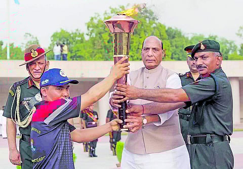 கார்கில் "வெற்றி ஜோதி' பயணம்: ராஜ்நாத் சிங் தொடங்கிவைத்தார்