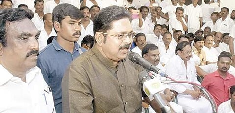 திமுக எப்படி நமக்கு எதிரியோ; அதே போல் அதிமுக நமக்கு துரோகி: தினகரன் பேச்சு