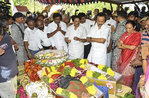 படுகொலை செய்யப்பட்ட நெல்லை முன்னாள் மேயர் உடலுக்கு ஸ்டாலின் நேரில் அஞ்சலி