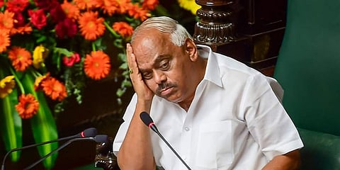 சபாநாயகரின் தகுதி நீக்கம் உத்தரவை எதிர்த்து அதிருப்தி எம்எல்ஏ-க்கள் உச்ச நீதிமன்றத்தில் வழக்கு?