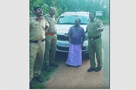 கைதியுடன் ஆட்டம் போட்ட கேரள போலீஸ்! டிக்டாக் விபரீதம்!! என்ன பாஸ் இப்படி பண்ணிட்டீங்களே?