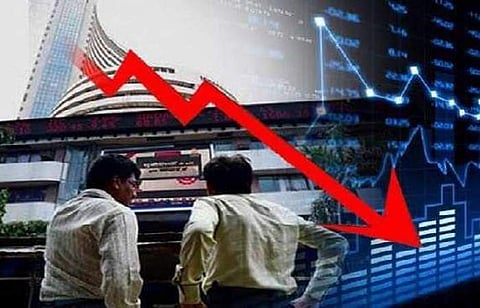 பங்குச் சந்தைகளில் கடும் வீழ்ச்சி: சென்செக்ஸ் 215 புள்ளிகள் சரிவு