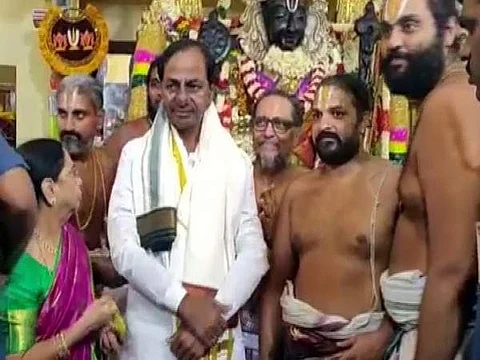 சந்திரசேகர ராவ் குடும்பத்துடன் தரிசனம்: அத்திவரதரை திங்கள்கிழமை முற்றுகையிட்ட வி.வி.ஐ.பி.க்கள்!