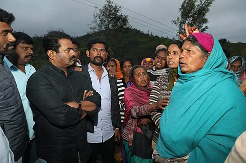 மழையால் பாதிக்கப்பட்ட நீலகிரி மாவட்ட மக்களை சீமான் நேரில் சந்தித்து ஆறுதல்