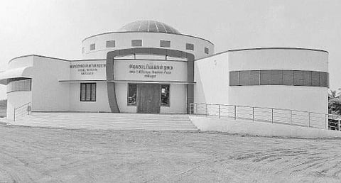 அரியலூர் அருகே வாரணவாசியில் அண்மையில் முதல்வர் எடப்பாடி கே. பழனிசாமி திறந்துவைத்த புதை உயிரிப்படிவ அருங்காட்சியகம்.