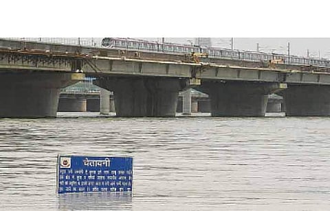 யமுனையில் அபாய அளவுக்குக் கீழ் குறைந்த நீா்மட்டம்