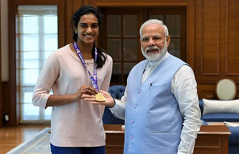 பிரதமர் மோடியை சந்தித்து ஆசி பெற்றார் பி.வி.சிந்து