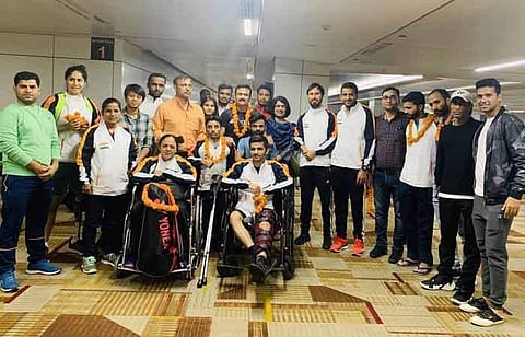 பதக்கம் வென்ற பாரா பாட்மிண்டன் வீரர்கள்.