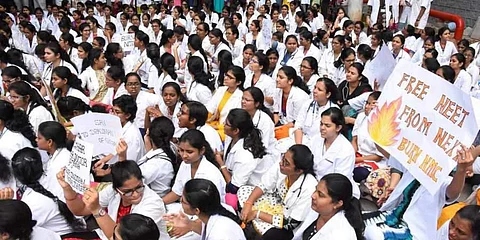மருத்துவ ஆணைய மசோதா எதிர்ப்பு: மருத்துவர்கள் மீது ஒழுங்கு நடவடிக்கை எடுக்கப்படும் என எச்சரிக்கை