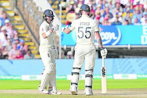 ஆஷஸ்: இங்கிலாந்து 374 ஆல்அவுட்