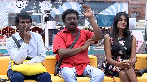 பிக் பாஸ் நிகழ்ச்சியிலிருந்து திடீரென வெளியேற்றப்பட்ட நடிகர் சரவணன்! (விடியோ)