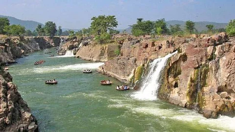 ஒகேனக்கல்லில் குளிக்க, பரிசல் இயக்கத் தடை