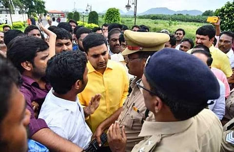 வீட்டுக் காவலில் ஆந்திர முன்னாள் முதல்வர் சந்திரபாபு நாயுடு!