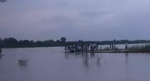 கொள்ளிடம் படகு கவிழ்ந்து விபத்து: மாயமான 3 பேரை தேடும் பணி தீவிரம்