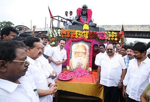 பெரியாரின் 141-வது பிறந்த நாள்: திமுக தலைவர் ஸ்டாலின் மலர் தூவி மரியாதை