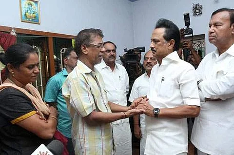 சுபஸ்ரீயின் பெற்றோரை சந்தித்து ஆறுதல் தெரிவித்த பின் மு.க.ஸ்டாலின்