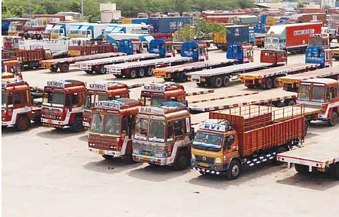 அச்சுறுத்தும் அபராதத் தொகை: நாடு முழுவதும் லாரி உரிமையாளர்கள் வேலைநிறுத்தம்