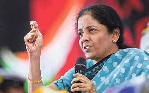 வங்கிகள் இணைக்கப்படுவதால் வேலையிழப்பு ஏற்படாது: மத்திய அமைச்சர் நிர்மலா சீதாராமன் உறுதி