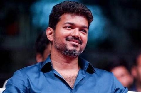 உழைத்தவனை மேடையேற்றி அழகு பார்க்கும் முதலாளி ரசிகன்தான்: நடிகா் விஜய் உருக்கமான பேச்சு