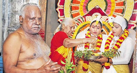 மேல்மருவத்தூரில் நவராத்திரி விழா தொடக்கம்