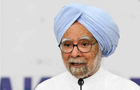 டிரம்ப்புக்கு குடியரசுத் தலைவா் அளிக்கும் விருந்தில் மன்மோகன் சிங் பங்கேற்கமாட்டாா்