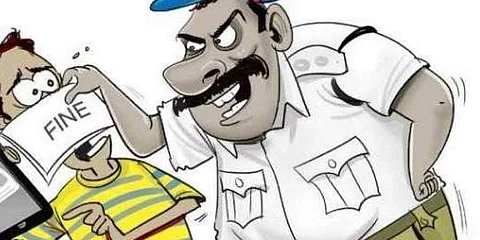 கார் ஓட்டுபவரும் இனி ஹெல்மெட் போடணுமோ? கலங்கும் மக்கள்!