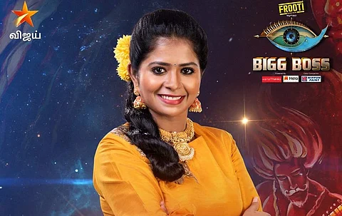 பிக் பாஸ் நிகழ்ச்சியில் சக போட்டியாளர்கள் என்னைக் கொடுமைப்படுத்தினார்கள்: காவல் நிலையத்தில் நடிகை மதுமிதா புகார்!