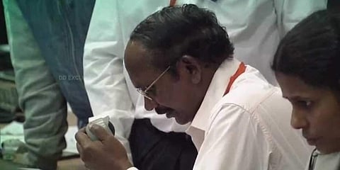 லட்சோப லட்ச இந்தியர்களின் ஆசைக் கனவு விக்ரம் லேண்டர்.. கண்கலங்கிய தருணம்!