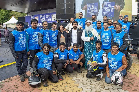 ஜக்கி வாசுதேவுடன் மோட்டார் சைக்கிள் பேரணி குழுவினர்