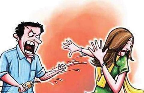 சிதம்பரத்தில் பல்கலைக்கழக மாணவி மீது ஆசிட் வீச்சு