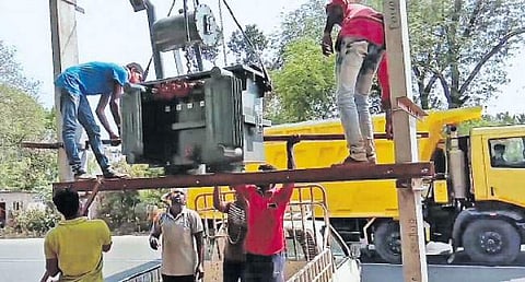 மின்மாற்றிகள் தட்டுப்பாடு: சிறு, குறு தொழில் நிறுவனங்களில் உற்பத்தி பாதிப்பு